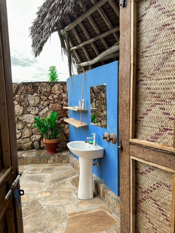 outside bathroom bungalow 5